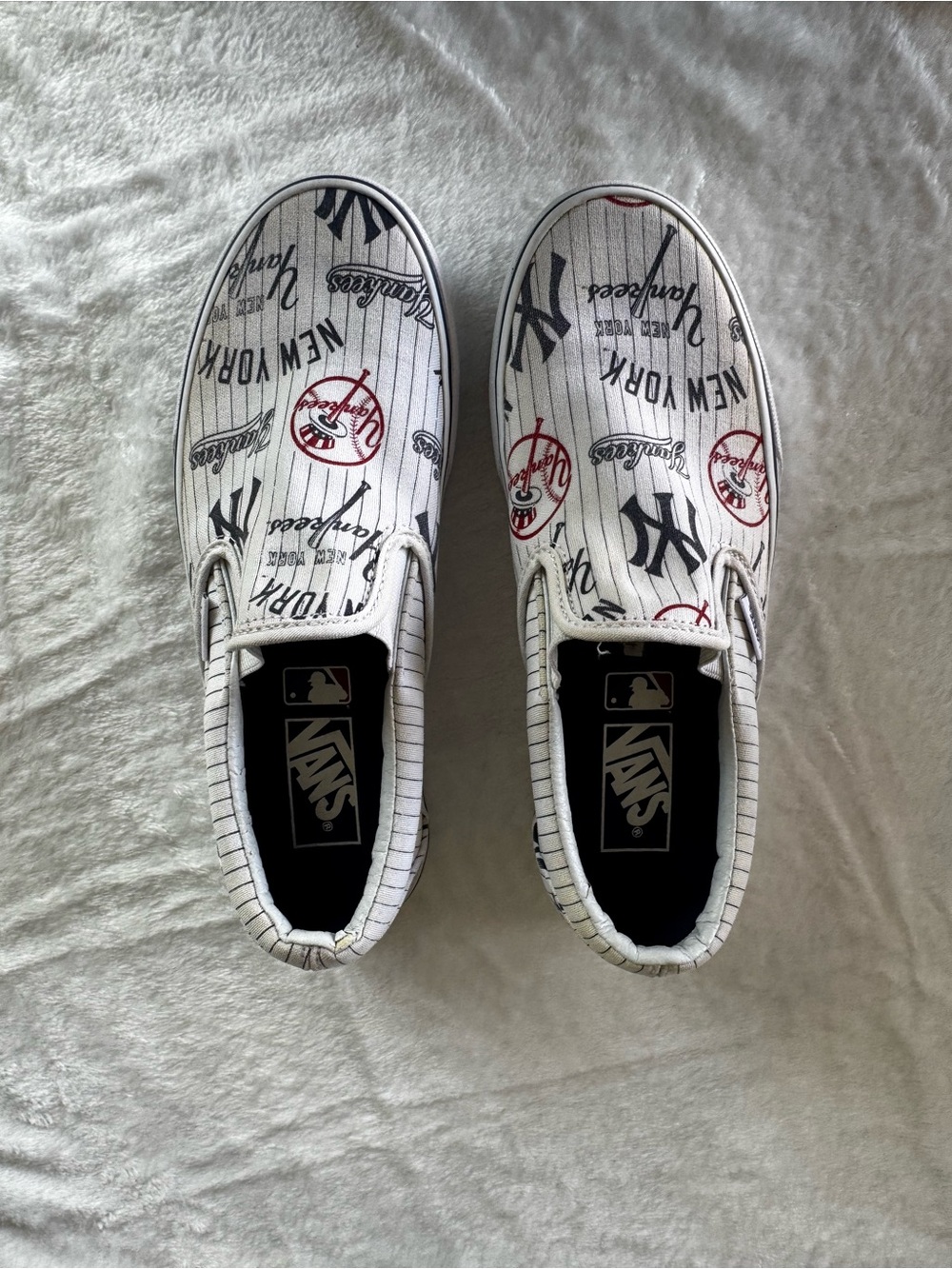Vans White Slip-On Sneakers with Navy & Red Yankees Logos unisex  men.#6wom.#7.5 - Picture 6 of 7